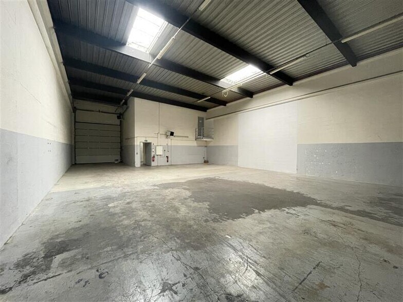 Light Industrial in Villepinte to rent - Building Photo - Image 3 of 9