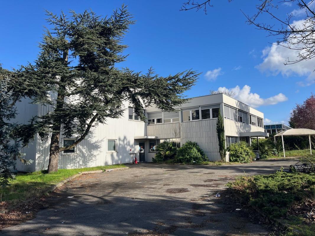 7-11 Rue De L'Equerre, SAINT-OUEN-L'AUMONE to rent Building Photo- Image 1 of 12