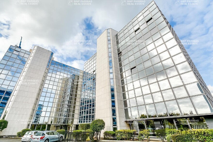 4 A Avenue Morane Saulnier, Vélizy-Villacoublay to rent - Building Photo - Image 1 of 11