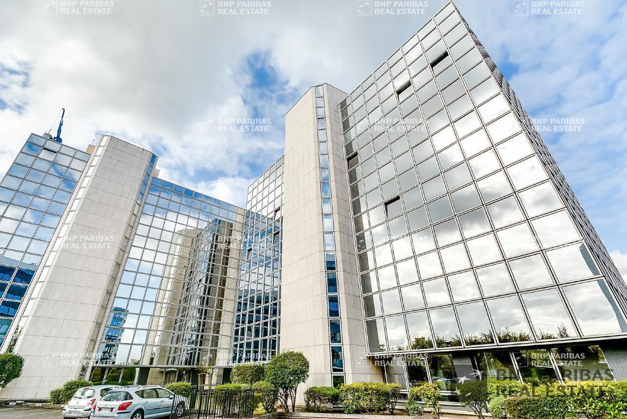 4 A Avenue Morane Saulnier, Vélizy-Villacoublay to rent Building Photo- Image 1 of 12