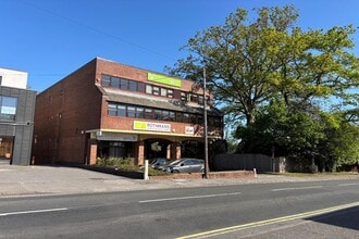 125 Winchester Rd, Eastleigh to rent Building Photo- Image 1 of 7