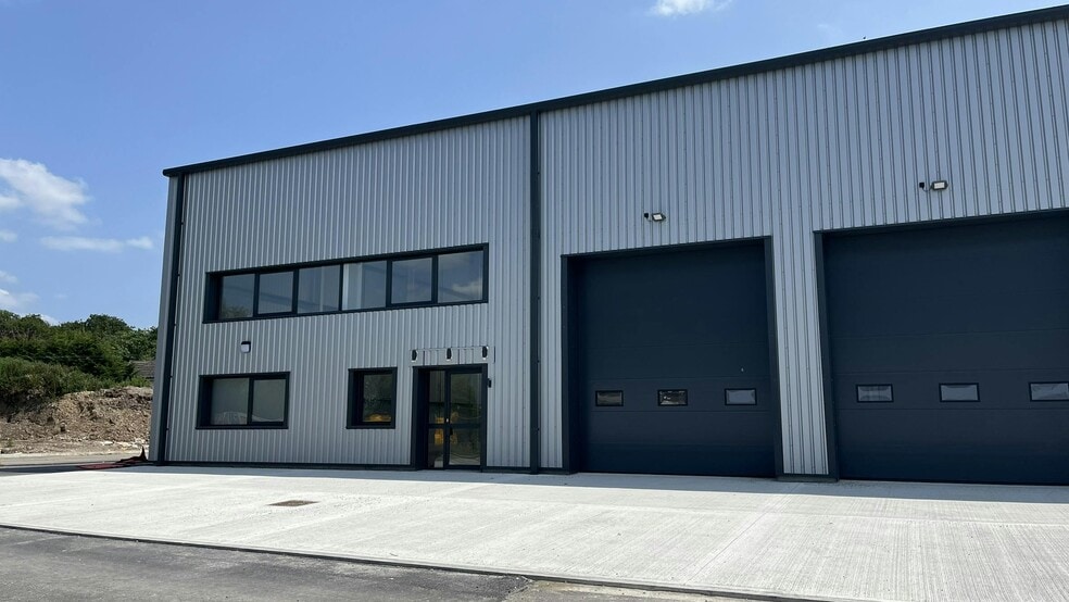 1 London Rd, Macclesfield to rent - Building Photo - Image 2 of 7