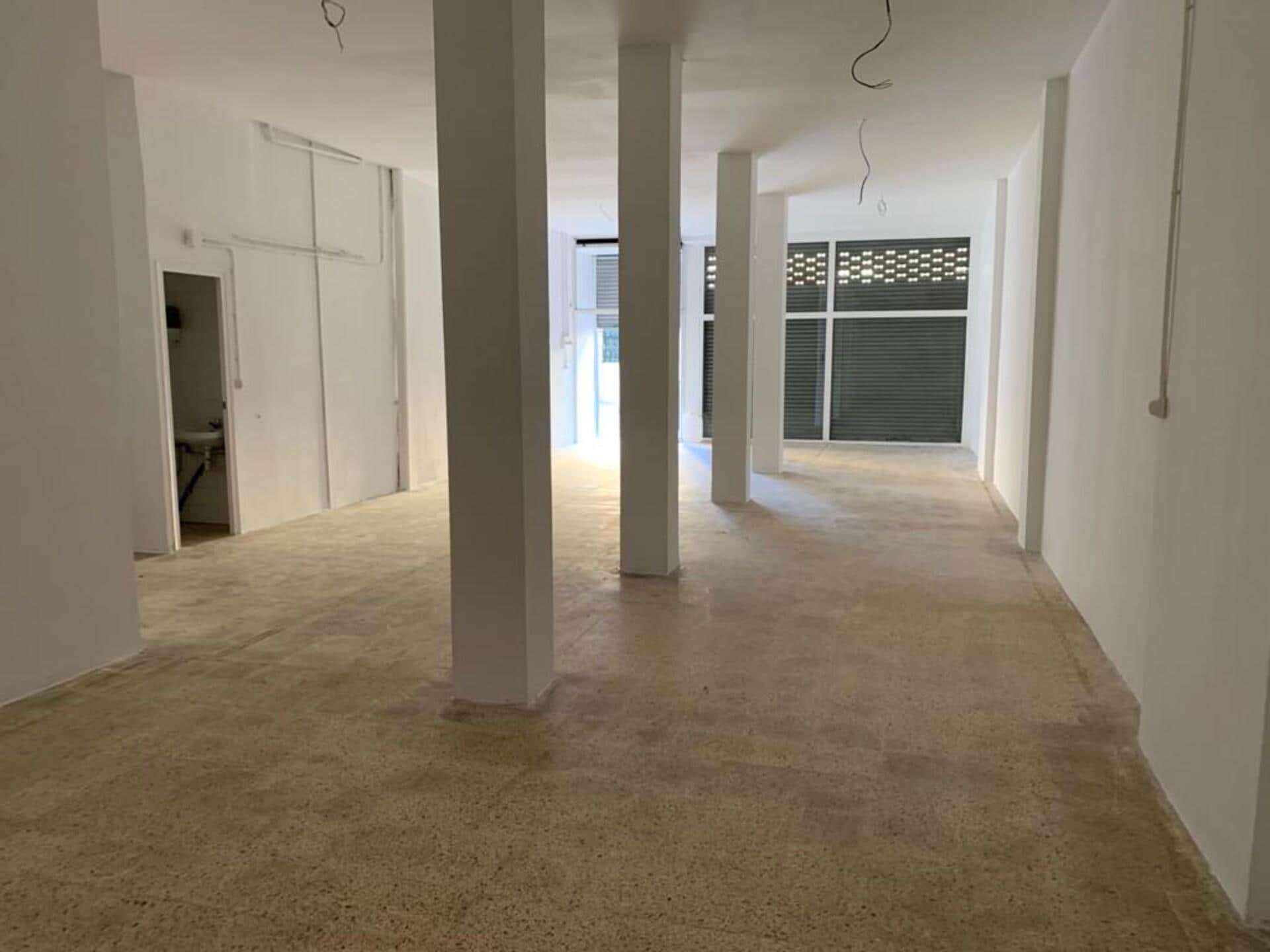 Retail in Montcada i Reixac, Barcelona to rent Interior Photo- Image 1 of 5