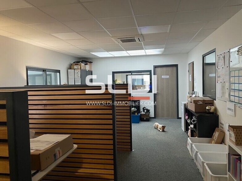Light Industrial in Décines-Charpieu for sale - Interior Photo - Image 3 of 11