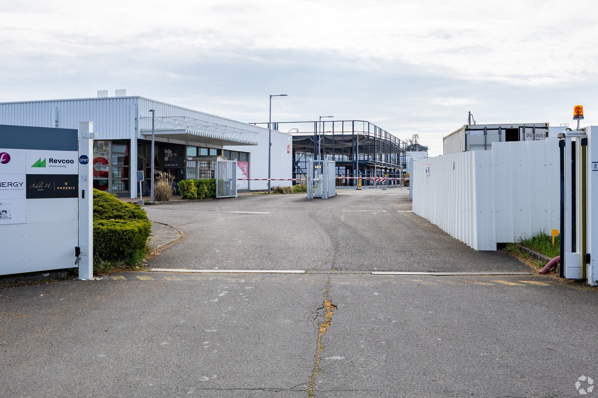 41-47 Boulevard Marcel Sembat, Vénissieux to rent Primary Photo- Image 1 of 21