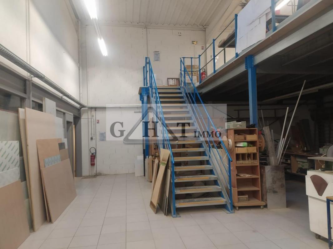 Industrial in Saint-Thibault-des-Vignes for sale Interior Photo- Image 1 of 16