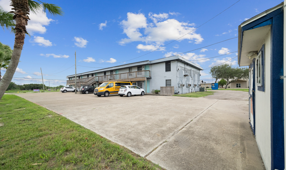 2026 Waldron Rd, Corpus Christi, TX for sale - Building Photo - Image 2 of 14