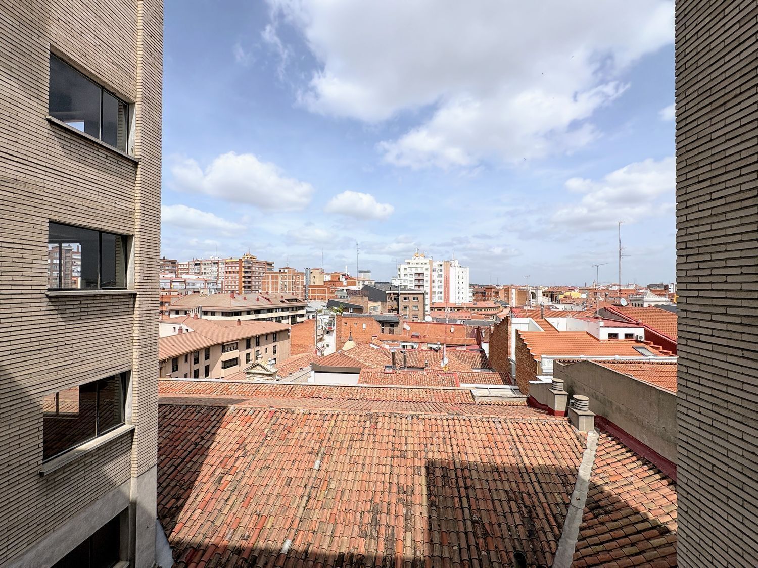 Calle Pasión, 13, Valladolid, Valladolid to rent Primary Photo- Image 1 of 43