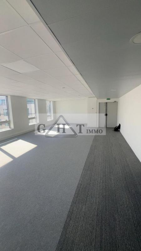 Office in Saint-Ouen-sur-Seine to rent Interior Photo- Image 1 of 9
