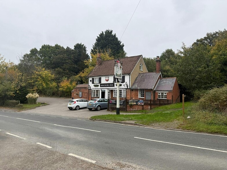 Vigo Ln, Yateley for sale - Building Photo - Image 2 of 5