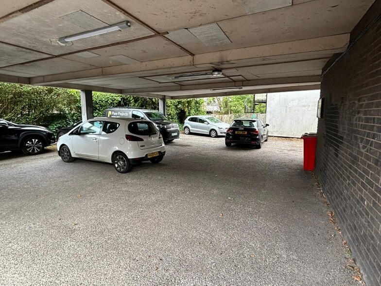 2 Glebe Rd, Warlingham to rent - Building Photo - Image 2 of 2