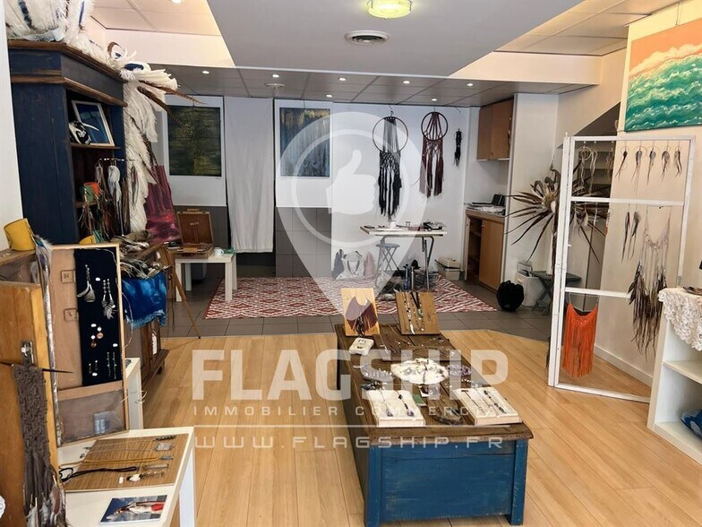 Retail in Suresnes to rent - Interior Photo - Image 2 of 7