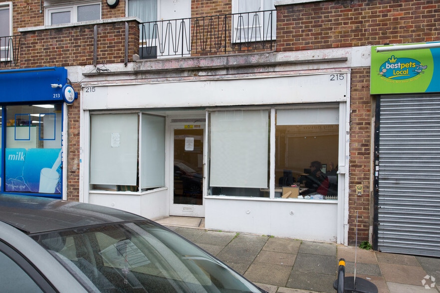 205-217 Amesbury Ave, London to rent - Building Photo - Image 3 of 12