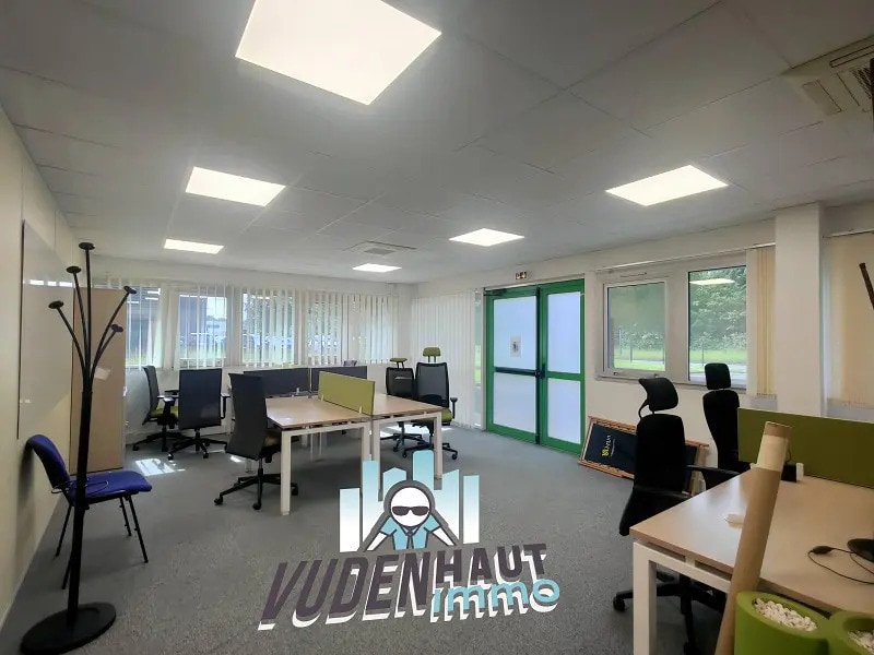Location Bureaux 250 m² - Photo 1