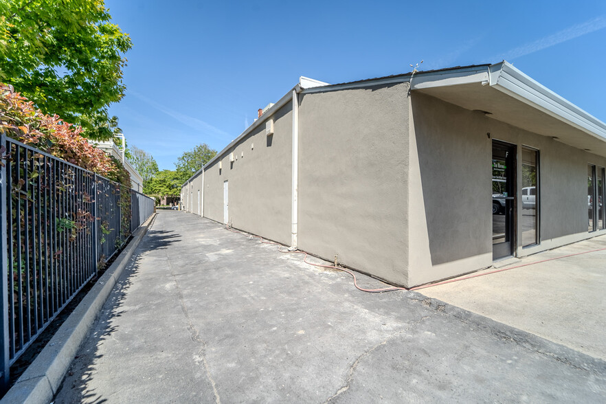 1548 Poole Blvd, Yuba City, CA for rent - Building Photo - Image 3 of 3