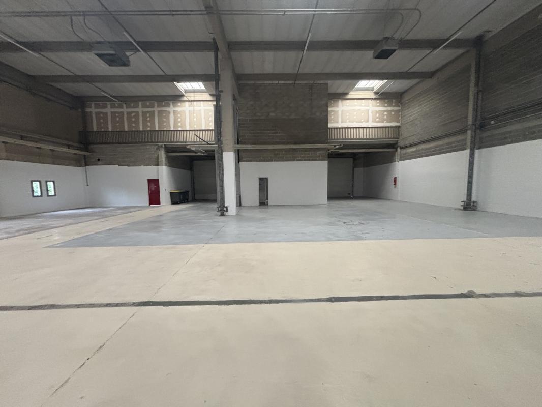 Light Industrial in Sarcelles to rent Interior Photo- Image 1 of 24