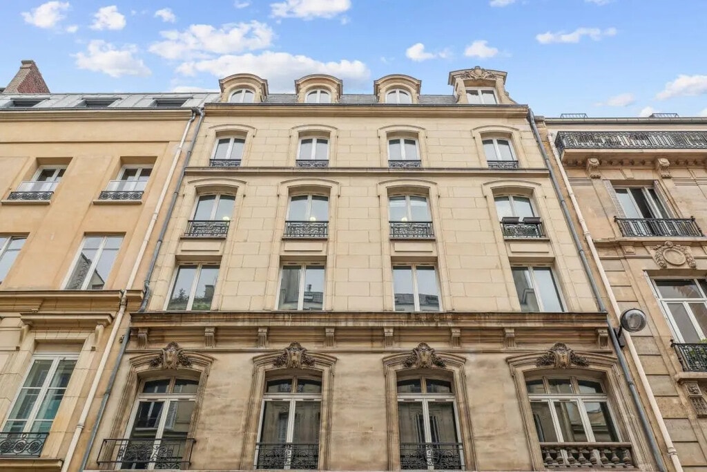 Location Bureaux 145 m² - Photo 1