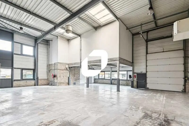 Light Industrial in Gennevilliers to rent - Building Photo - Image 2 of 4