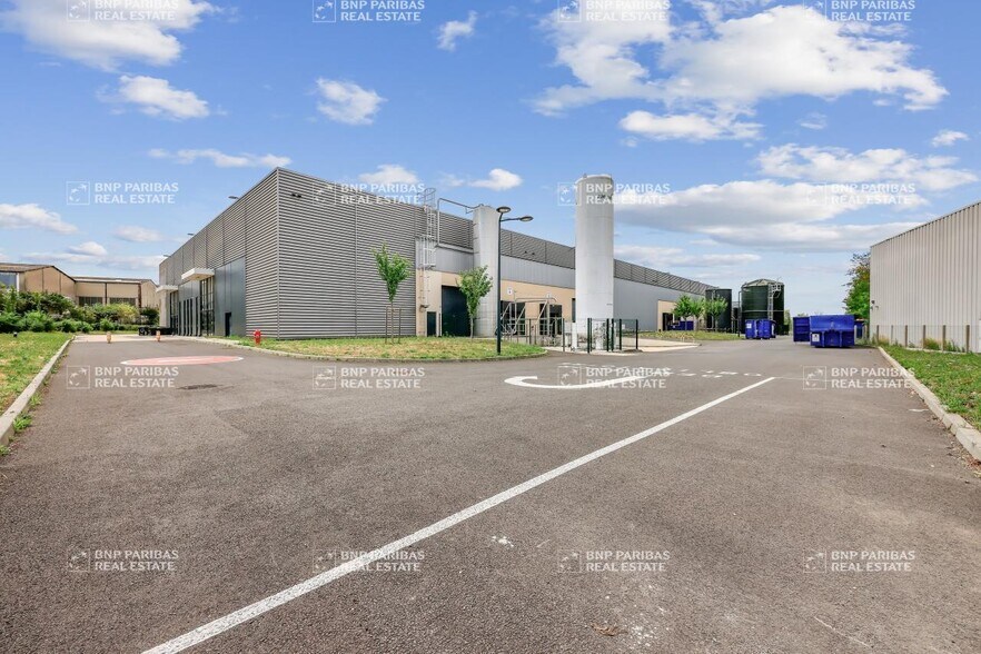 Industrial in Sucy-en-Brie to rent - Building Photo - Image 1 of 20