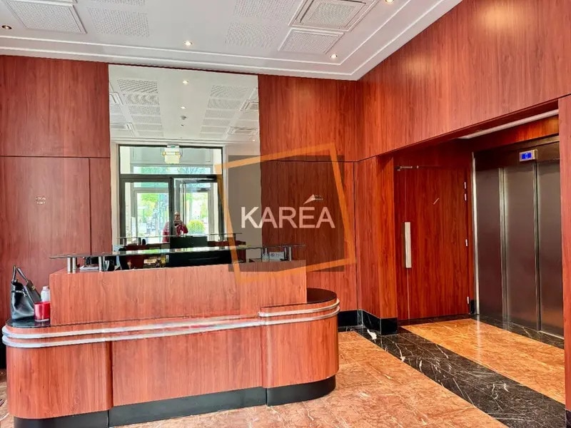 Office in Chessy to rent Lobby- Image 1 of 6