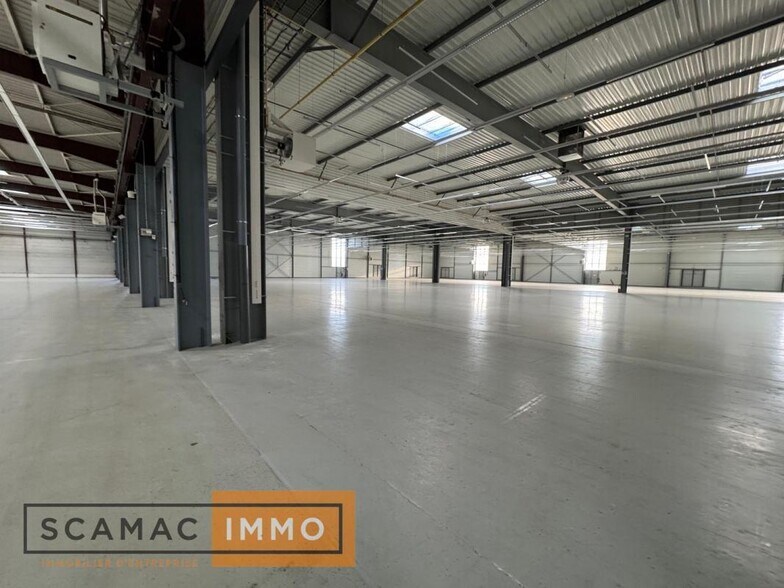 Light Industrial in Les Ulis to rent - Interior Photo - Image 2 of 10