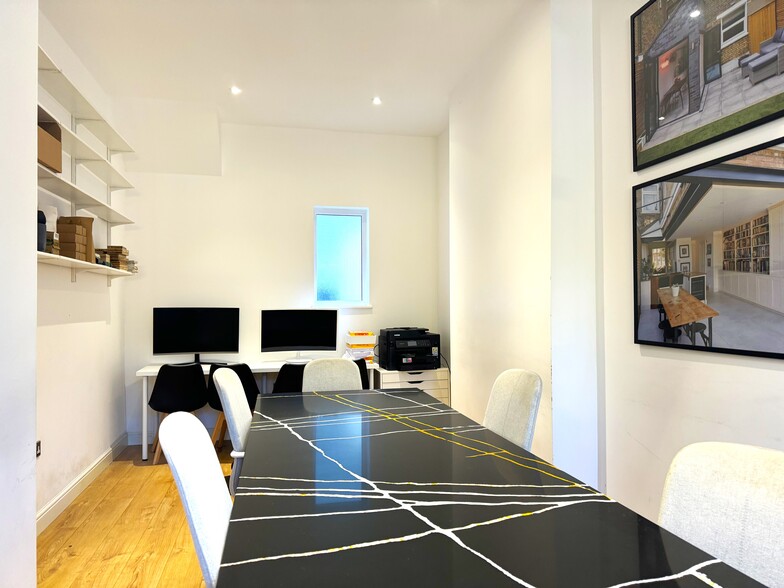 111 St. John's Hl, London to rent - Building Photo - Image 2 of 3