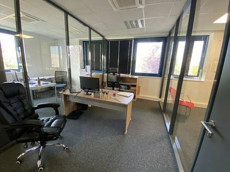 Office in Écully to rent - Interior Photo - Image 3 of 8
