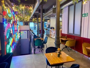 Retail in Madrid, Madrid to rent Interior Photo- Image 2 of 5