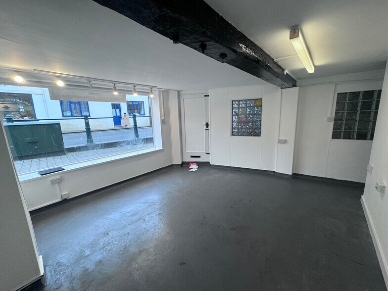 17-21 High St, Fordingbridge to rent - Building Photo - Image 2 of 3