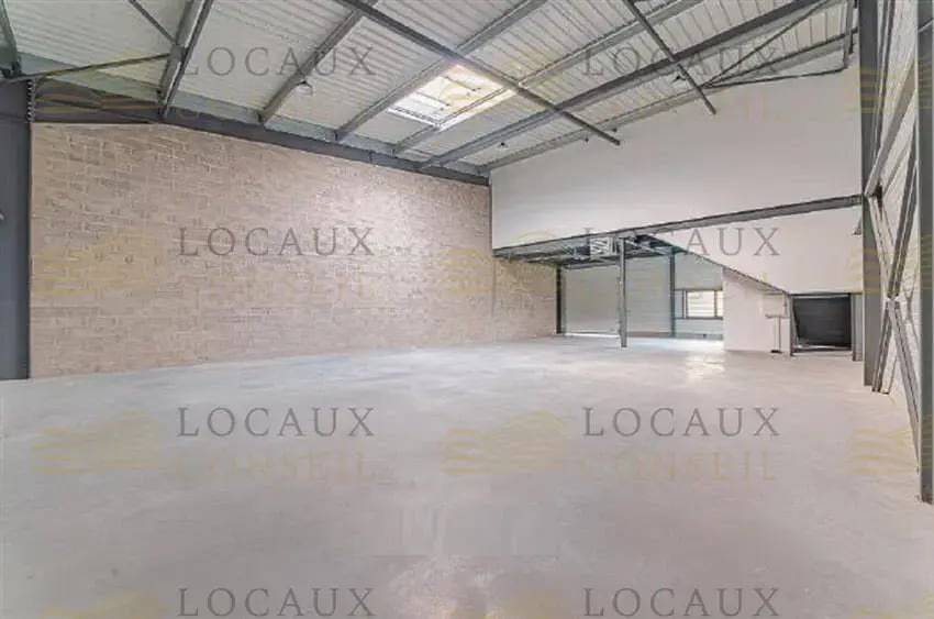 Light Industrial in Cormeilles-en-Parisis to rent Interior Photo- Image 1 of 2