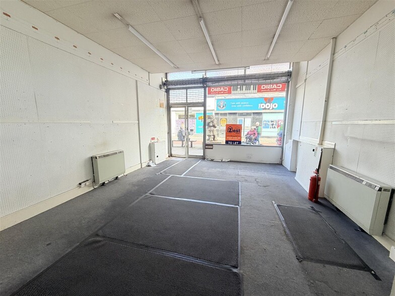 144 Mortimer St, Herne Bay to rent - Interior Photo - Image 2 of 11
