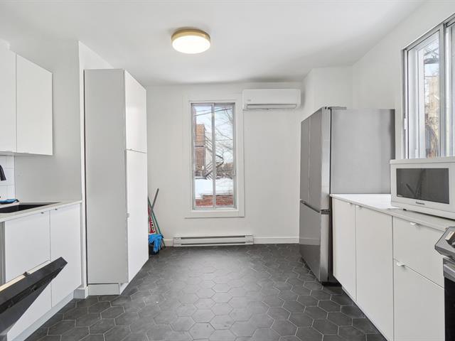 69 Rue Saint-Viateur O, Montréal, QC for sale - Interior Photo - Image 2 of 6