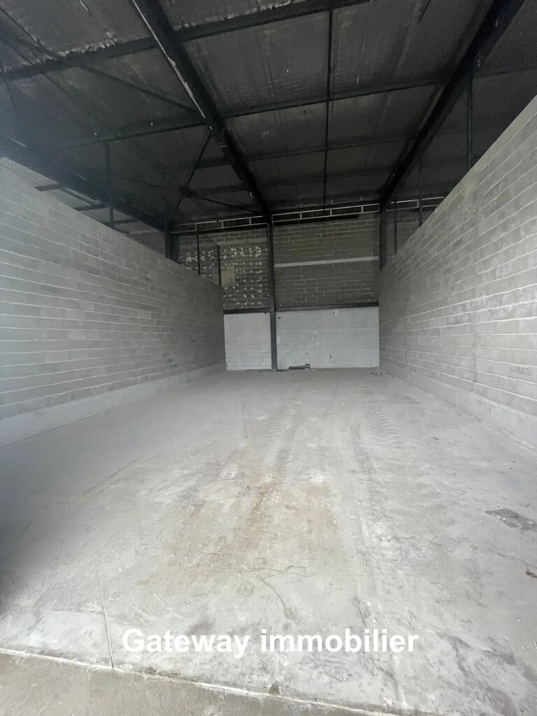 Location Entrepôt 97 m² - Photo 1
