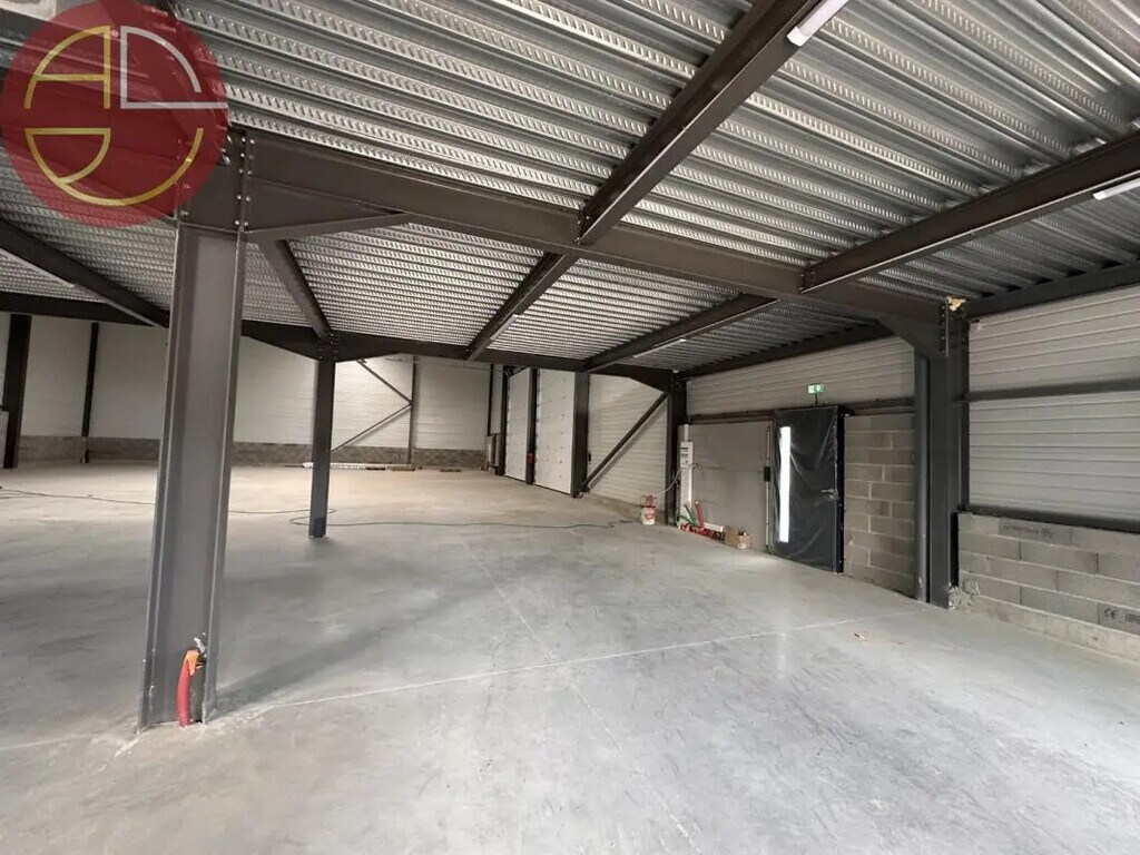 Location Entrepôt 730 m² - Photo 1