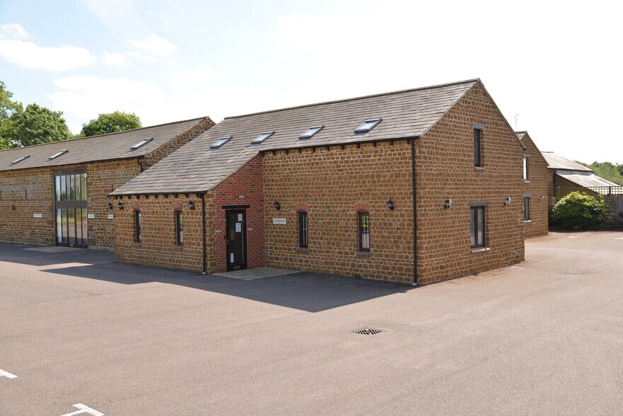 Manor Farm Business Park Rd Chipping Warden, Banbury OX17 1LH