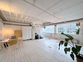 Gillett Sq, London to rent Interior Photo- Image 2 of 5