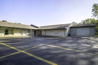 1220 Richards St, Joliet, IL for rent Building Photo- Image 1 of 25