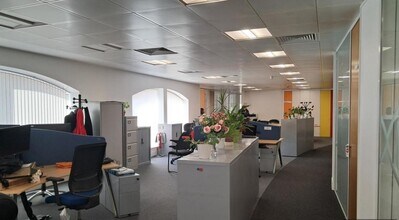 Guildford Rd, Leatherhead to rent Interior Photo- Image 1 of 6