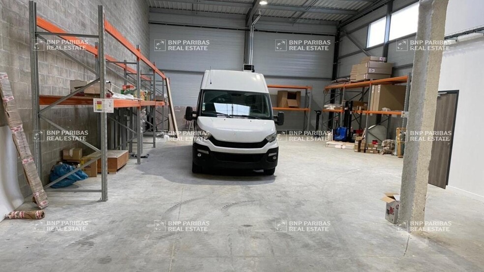 Light Industrial in Torcy for sale - Interior Photo - Image 2 of 3