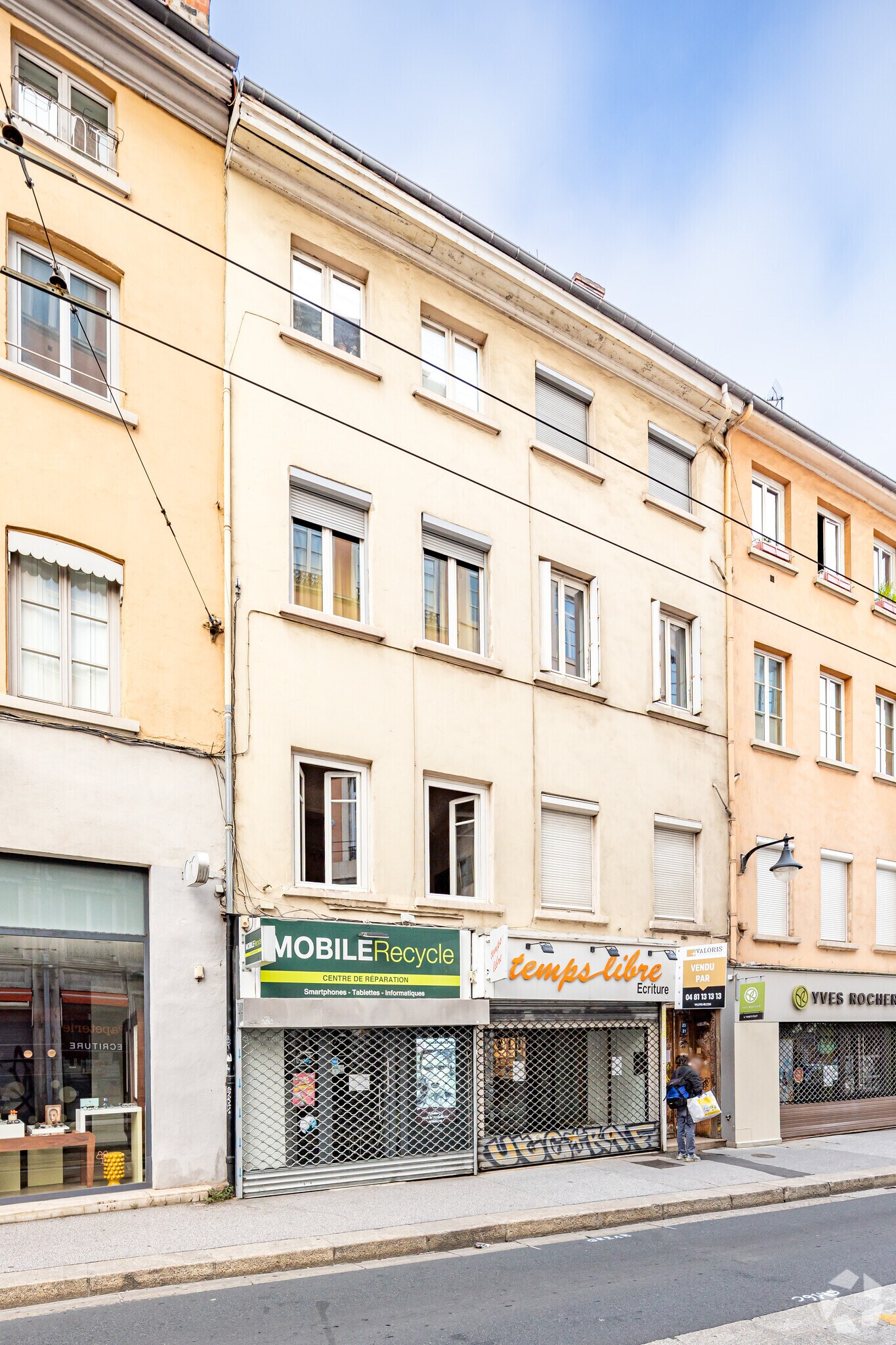 Retail in Lyon to rent Primary Photo- Image 1 of 2