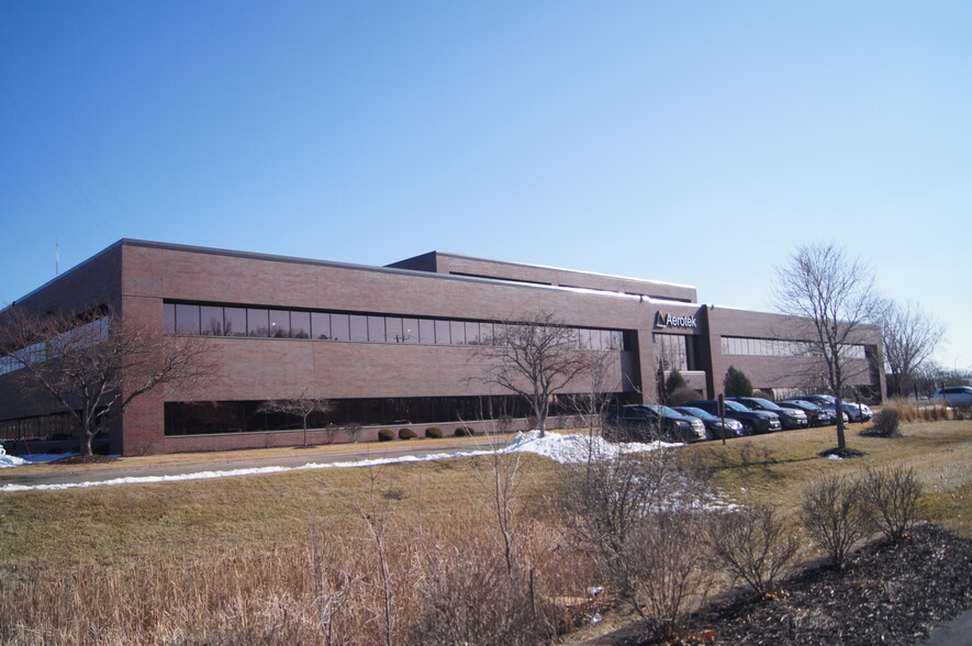 4000 Lexington Ave N, Shoreview, MN for rent - Building Photo - Image 2 of 8