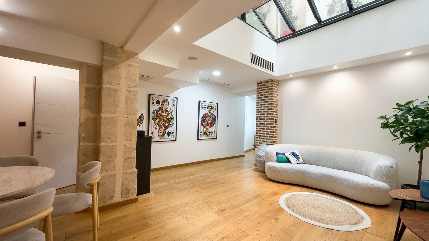 Office in Paris for sale Building Photo- Image 1 of 10