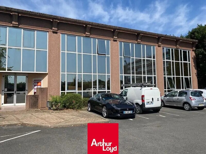 Office in Limas to rent Building Photo- Image 1 of 6