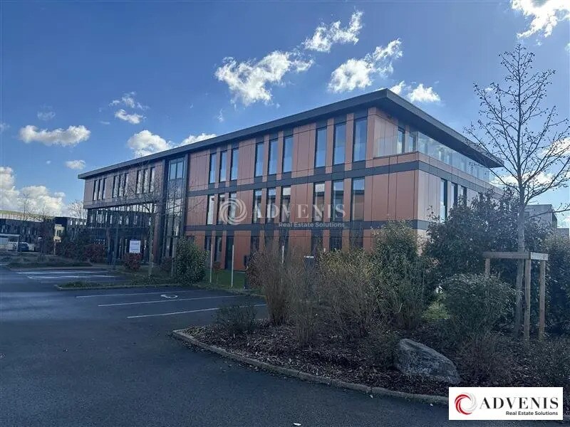 Location Bureaux 674 m² - Photo 1