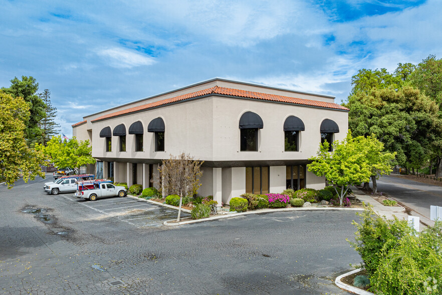 3120-3132 W Main St, Visalia, CA for rent - Building Photo - Image 1 of 7