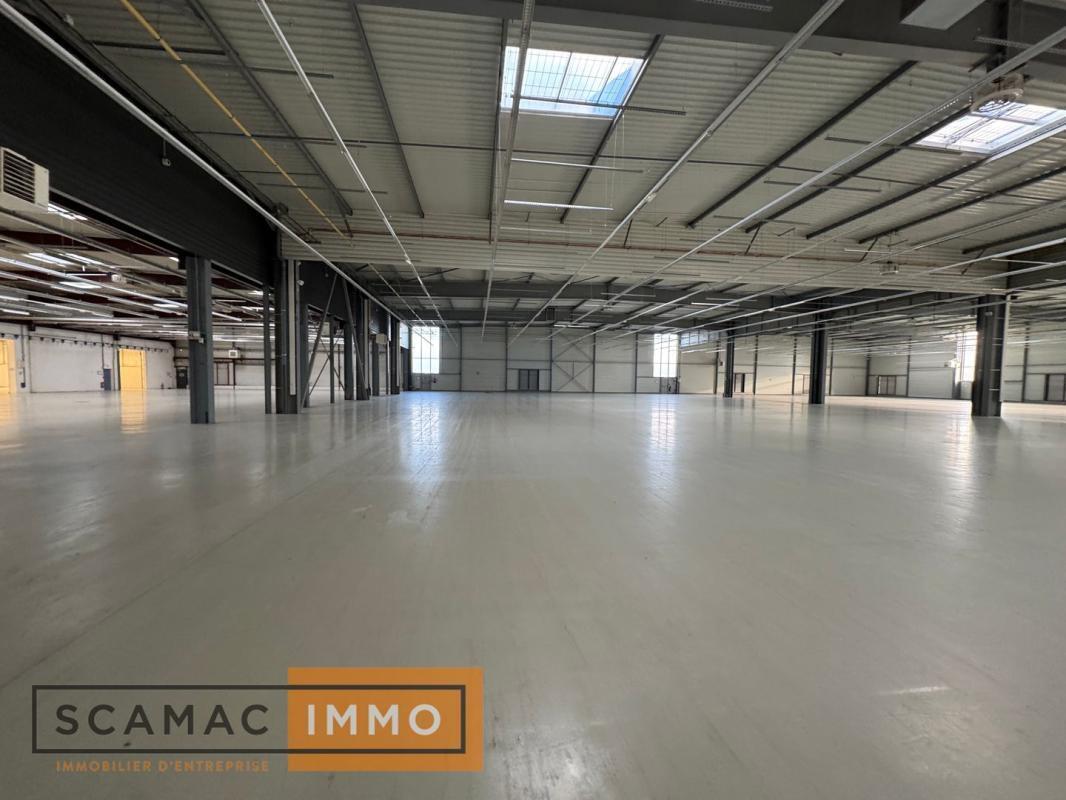 Light Industrial in Les Ulis to rent Interior Photo- Image 1 of 11