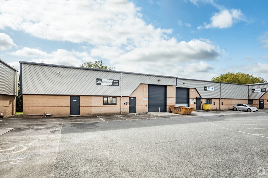 Hanson St, Manchester to rent - Primary Photo - Image 1 of 3