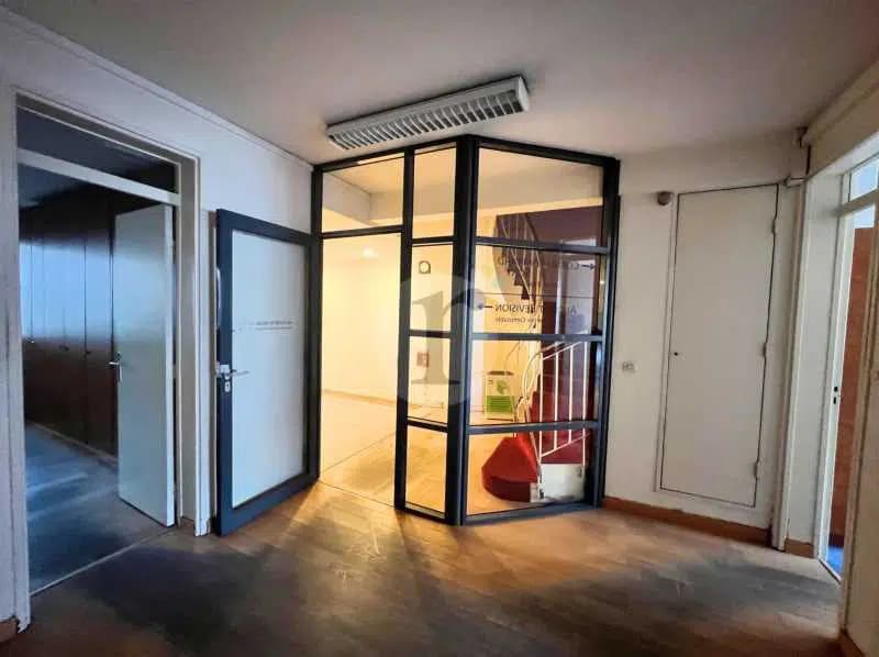 Vente Bureaux 325 m² - Photo 1