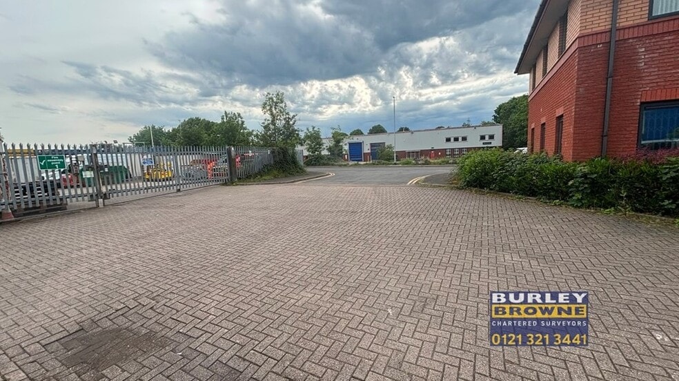 Europa Way, Lichfield to rent - Building Photo - Image 2 of 17