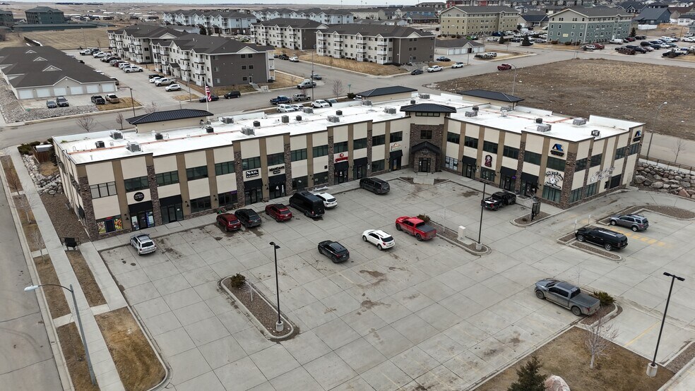 3210 27th St W, Williston, ND to rent - Building Photo - Image 2 of 43